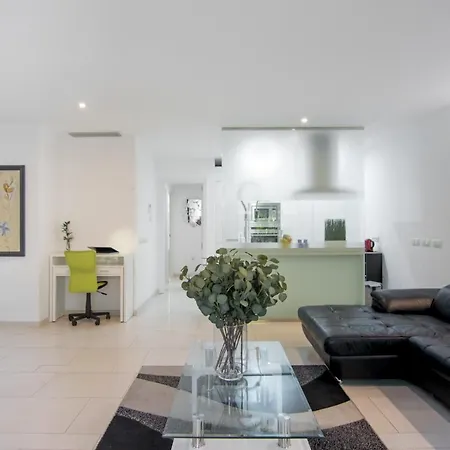Luxury Apartment, Parking, Terrace, Pool. Appartement