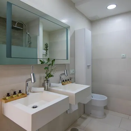 Luxury Apartment, Parking, Terrace, Pool. أرونا